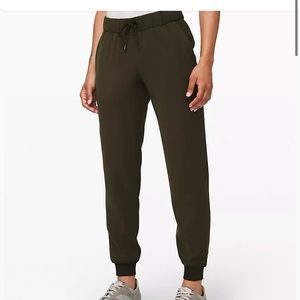 LULULEMON on the fly joggers